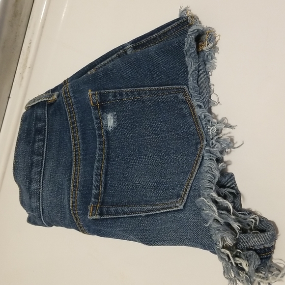 $5 ITEM. Bullhead denim high-rise shorts. MUST BUNDLE WITH TWO OTHER ITEMS - Picture 5 of 8
